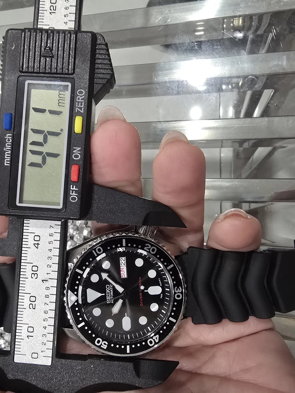 Seiko Men’s Black Dive Watch – Classic Automatic Swim Style